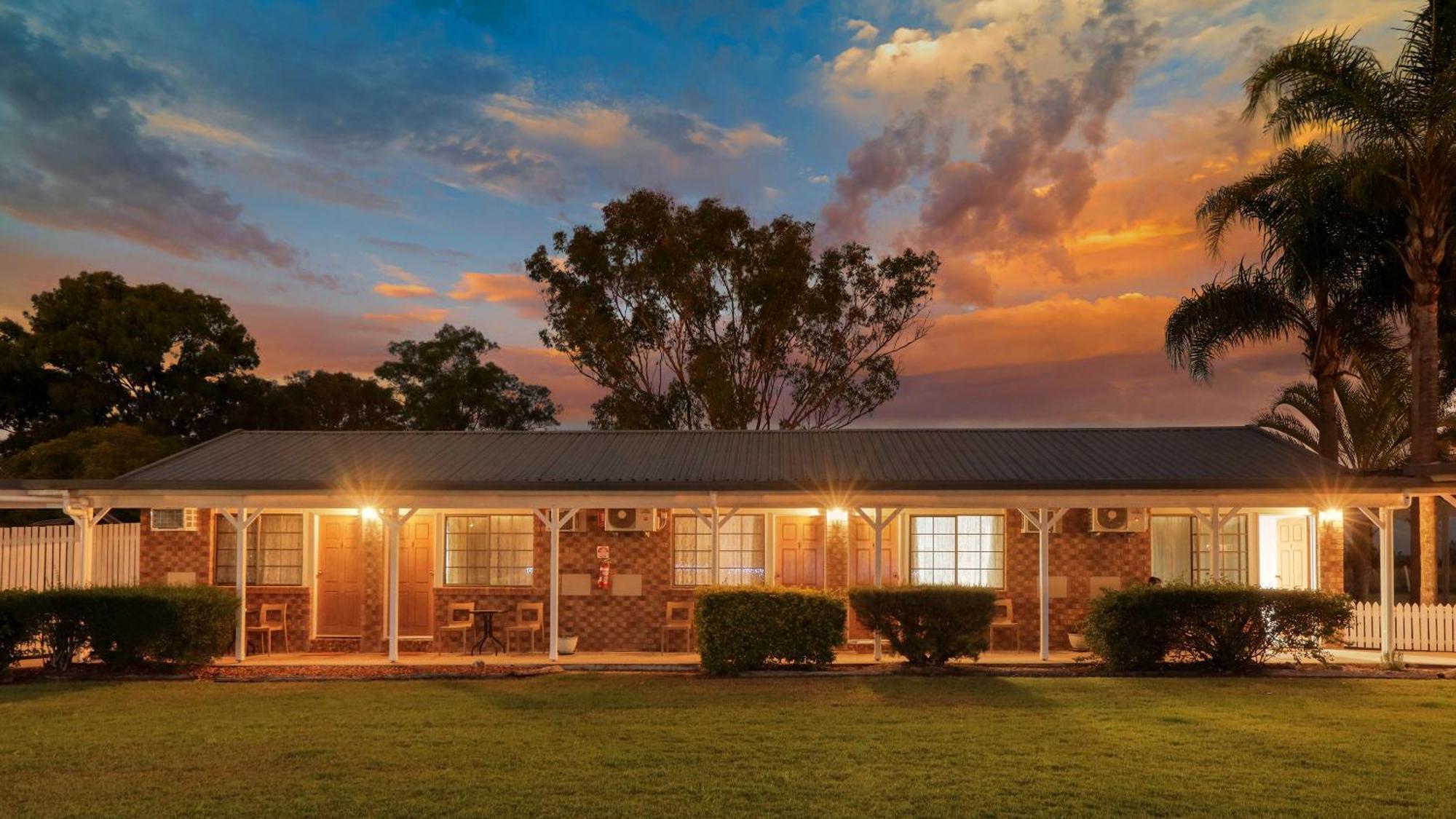 Koorawatha Homestead Motel Bororen Esterno foto